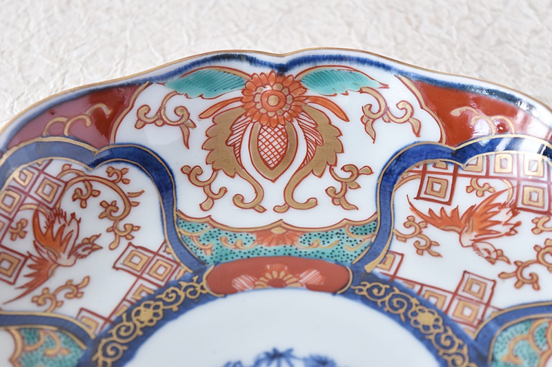 大聖寺伊万里 色絵 草花鳳凰唐草模様 輪花型 七寸皿 - 生活骨董と古布