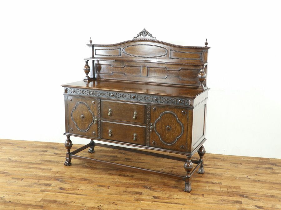 個性と上質感 イギリスアンティーク サイドボード 80438