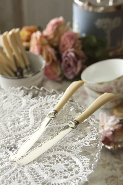 アンティークシルバーバターナイフ エングレービング ピアシング シダ