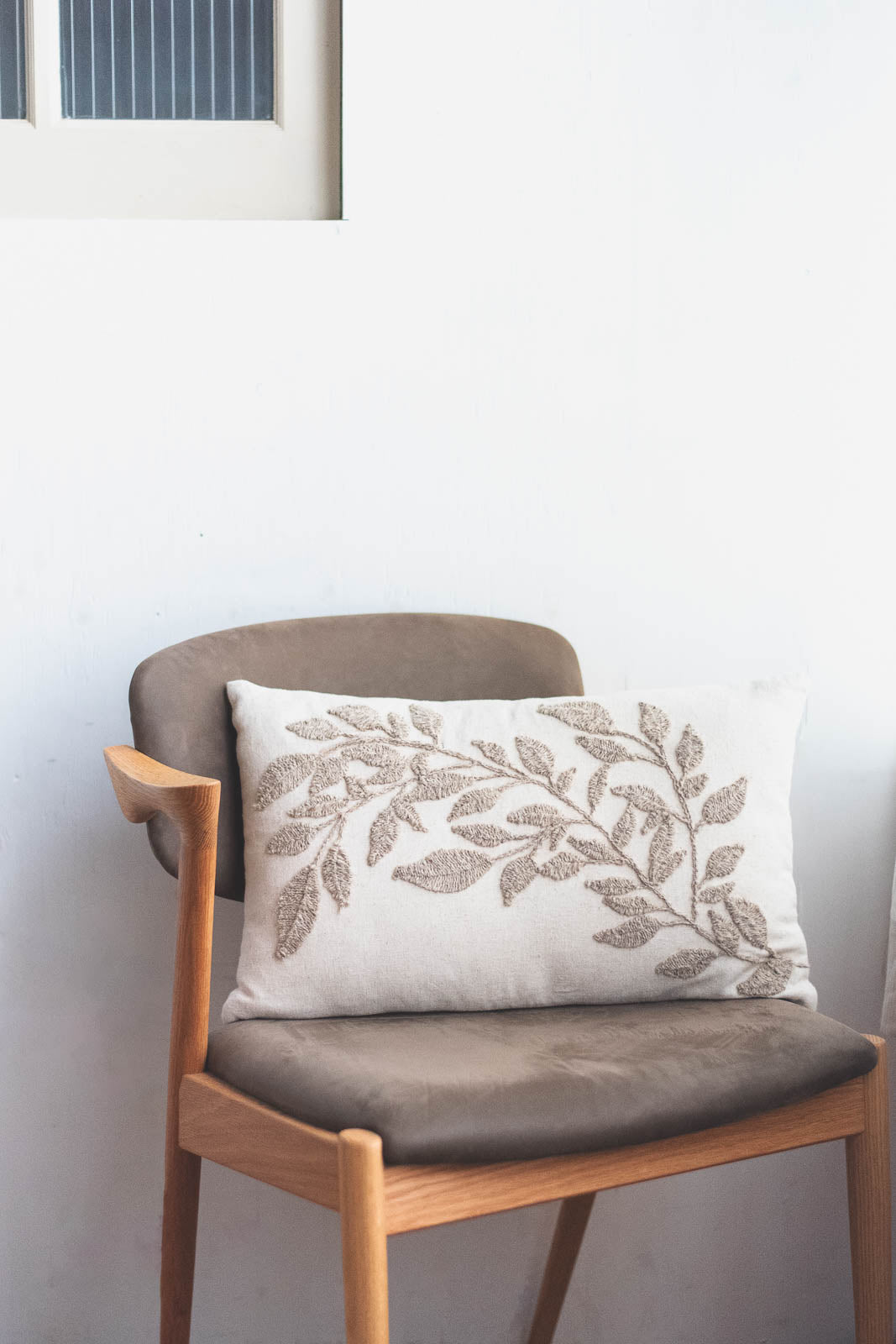 ブランチ クッションピロー 30×50｜刺繍が美しいコットンリネンの