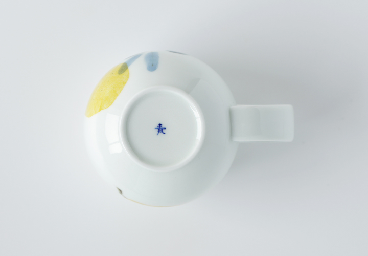 波佐見焼 陶房青 窯元 まるくかわいいフォルムのマグカップ。持ちやす