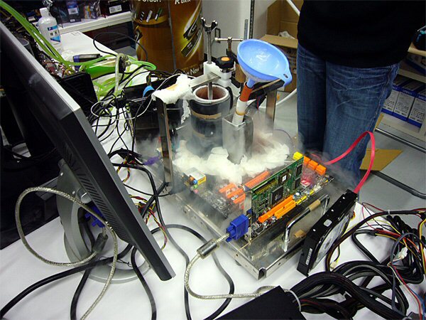 ASCII.jp：OCイベント実施、Core i7が液体窒素で5.73GHz超え！