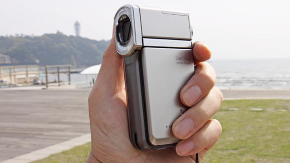 ASCII.jp：GPS内蔵の最小ハンディカム「HDR-TG5V」を試す！ (1/4)