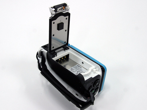 ASCII.jp：5万円台の完全防水ビデオカメラ「Xacti」の魅力 (1/3)