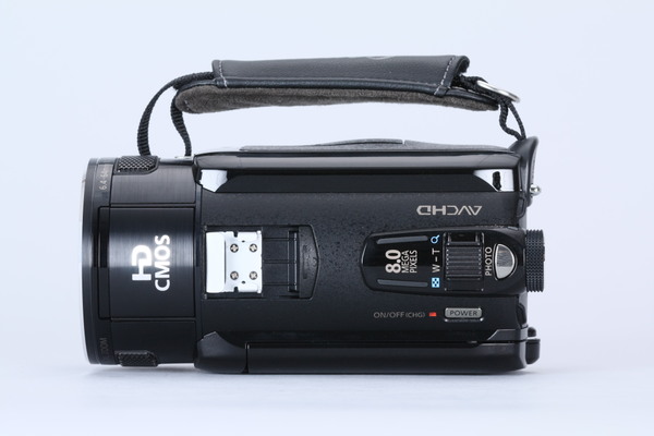 ASCII.jp：手ブレ補正強化のキヤノン「iVIS HF21／HF S11」を試す！ (1/2)