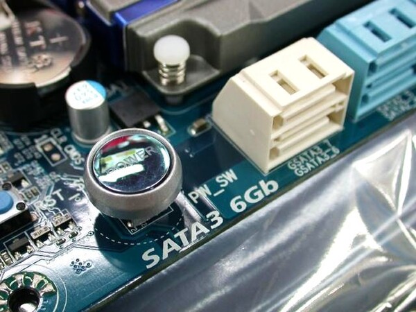 ASCII.jp：Gigabyte、USB3.0とSATA3.0対応の「P55」マザーが5モデル