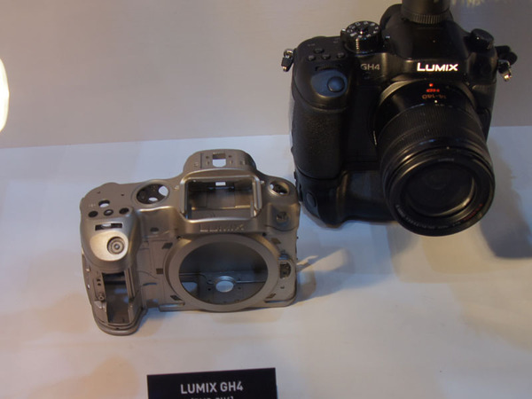 ASCII.jp：パナソニックの4Kミラーレス「DMC-GH4」がCP+で触り放題！