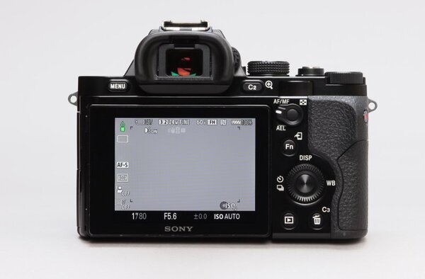 ASCII.jp：「α7（ILCE-7）」はフルサイズ素子を持つ究極のミラーレス機