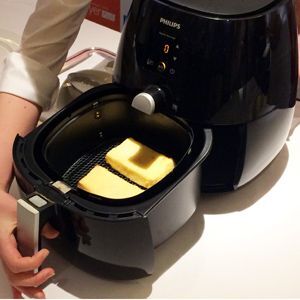 ASCII.jp：フィリップスの新型ノンフライヤーは低温加熱で鶏ハムが作れる