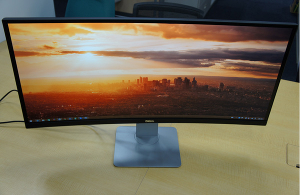ASCII.jp：やっぱ超長い！ 21:9の曲面34型ディスプレー「U3415W」を