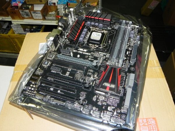 ASCII.jp：ASUSからR.O.G.ではないZ97採用のゲーミングマザーが発売