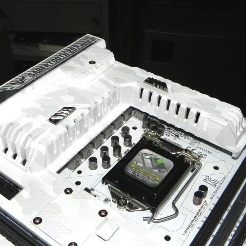 ASCII.jp：白迷彩の限定マザー「SABERTOOTH Z97 MARK S」がASUSから
