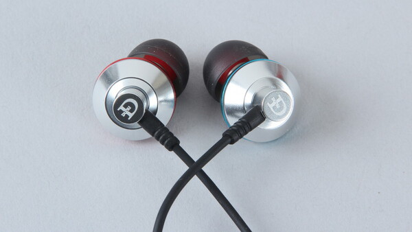 ASCII.jp：1万円台のチタン製イヤフォン「TITAN 1」は広帯域な音が魅力