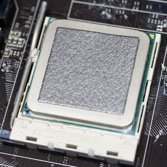 ASCII.jp：グリスより冷えるのか？ 熱伝導シートの性能をチェック！ (1/3)