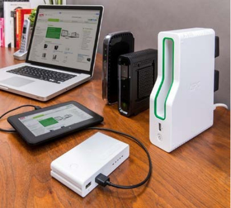 ASCII.jp：世界初、モバイルバッテリーとしても使えるネットワーク機器