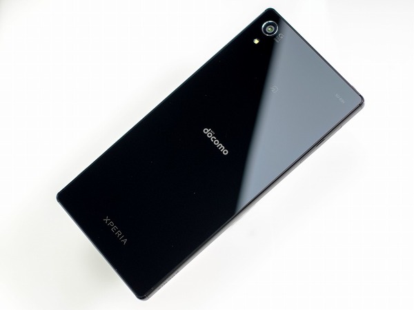 ASCII.jp：4K液晶搭載の最強冬モデル「Xperia Z5 Premium」レビュー (1/5)