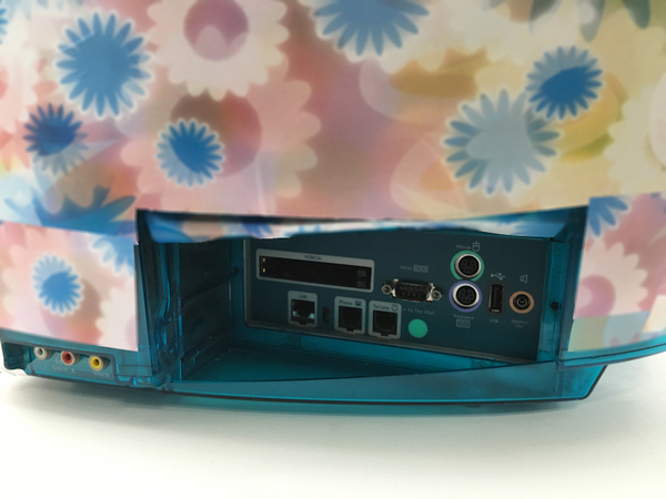 ASCII.jp：花柄好きの元Mac誌編集長に伝説のiMac Flower Powerを献上