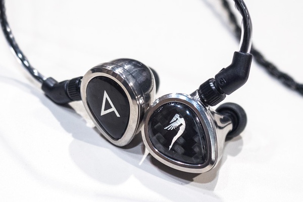 ASCII.jp：神が作った「これぞハイエンド！」なイヤモニに迫る (1/4)