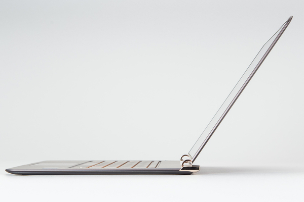 ASCII.jp：閲覧注意!! 見ると触ると欲しくなる、魅惑の新「HP Spectre