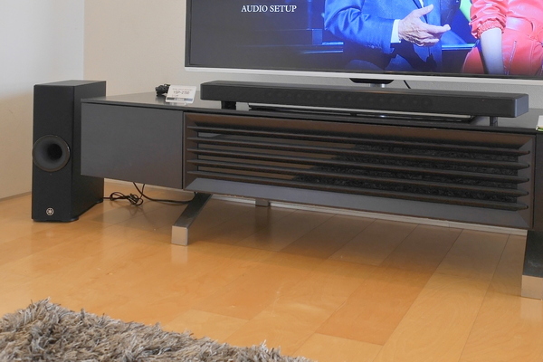 ASCII.jp：5cmの細身のボディーでリアルサラウンドを実現する「YSP-2700」