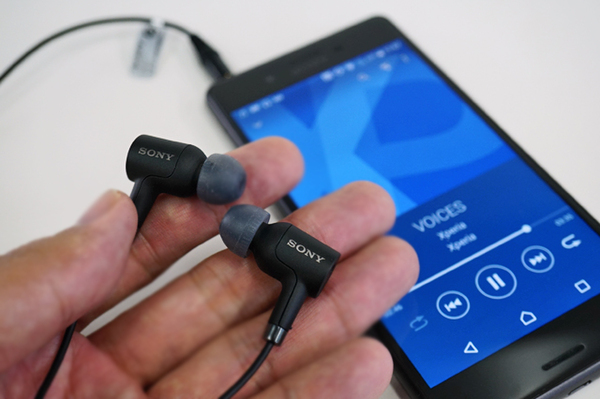 ASCII.jp：ハイレゾ＆ノイキャンのヘッドセット「MDR-NC750」：Xperia