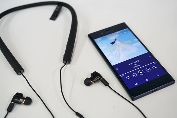 他のヘッドフォンも使えるワイヤレスレシーバー「MUC-M2BT1」：Xperia