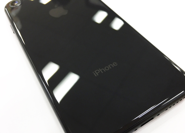 ASCII.jp：「iPhone 8のスペースグレイ、ブラックじゃないか説」を検証する
