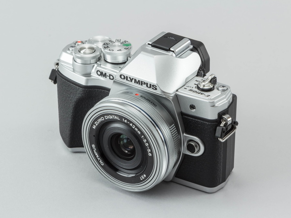 ASCII.jp：オリンパス「OM-D E-M10 Mark III」で車の光跡などの高度な