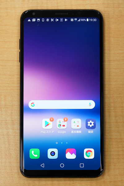 ASCII.jp：au「isai V30+」は高級感とタフネスを両立させたボディーが