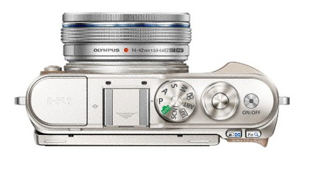 ASCII.jp：フラッシュが外付けから内蔵へ オリンパスのオシャレ一眼