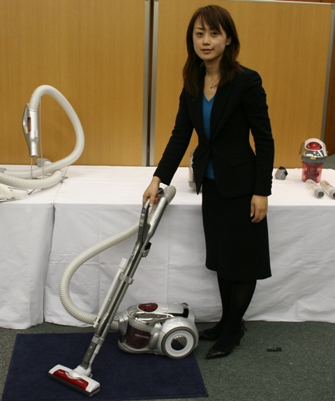 ASCII.jp：シャープ、約10年お手入れ不要のサイクロンクリーナー『EC