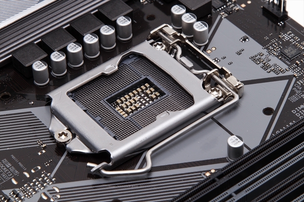 ASCII.jp：マザーボード、ハイエンドとエントリー向けはどこが違う