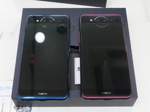 ASCII.jp：両面ディスプレー搭載スマホ「NEX Dual Display」が日本上陸！