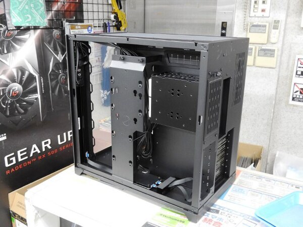 ASCII.jp：RazerとLian LiのコラボPCケース、電源×2水冷×3を搭載可能