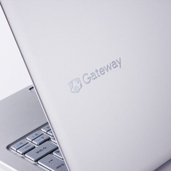 ASCII.jp：“牛柄のPC”はまだ生きている！ Gatewayの13.3型ノートPC
