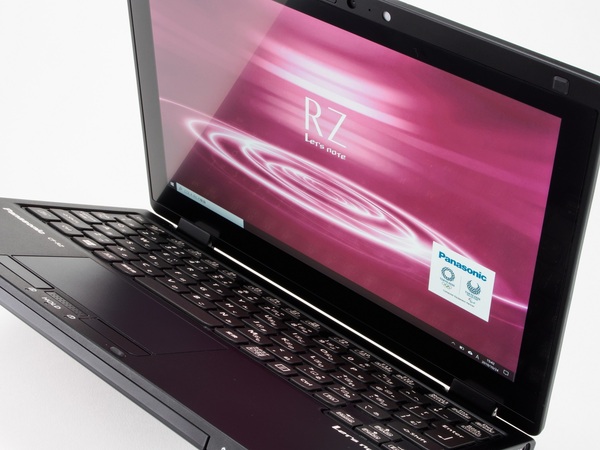 ASCII.jp：重量800g未満で“真に使える”2in1 PC「レッツノートRZ8」 (1/3)