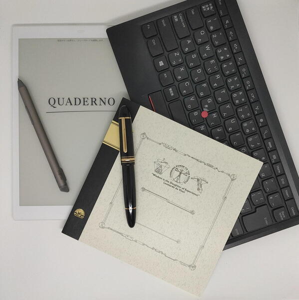 ASCII.jp：A5版約251g、軽量が魅力の電子ペーパー 富士通「クアデルノ