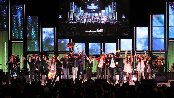 ASCII.jp：夢のライブに3000人が熱狂!! ニコニコ大会議2日目レポート (1/5)