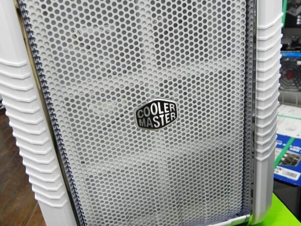 ASCII.jp：「CM 690II Plus」にホワイトとNVIDIAカラーが追加！