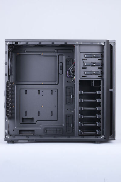 ASCII.jp：あの人気PCケースの後継、Antec P280はどう変わった？ (1/3)