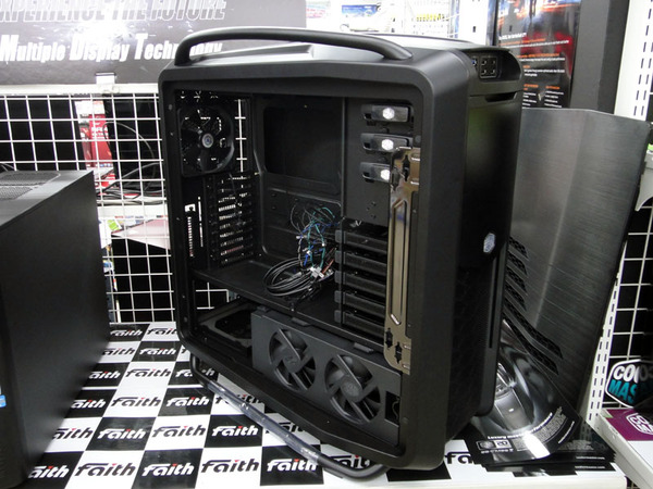 ASCII.jp：クーラーマスター製フルタワーケース「COSMOS II」が展示開始