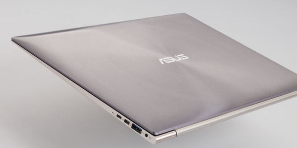 ASCII.jp：Ultrabookの大本命 ZENBOOK UX31Eは意外に速い！ (1/4)