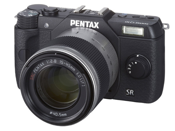 ASCII.jp：100色から選び放題の手乗り一眼「PENTAX Q10」
