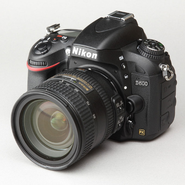 ASCII.jp：最新デジタル一眼レフは35mmフルサイズの時代だ！ (1/5)