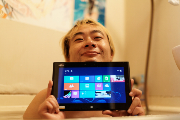 ASCII.jp：最強のWindowsゲーム用タブレット！ 「ARROWS Tab Wi-Fi」 (1/4)