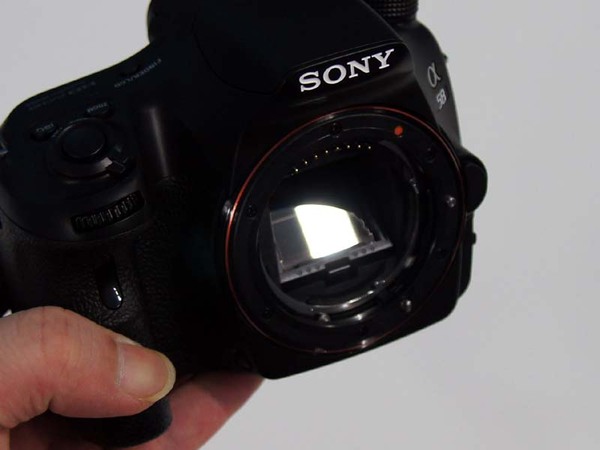 ASCII.jp：エントリーだけど2000万画素超！ ソニー「α58」登場