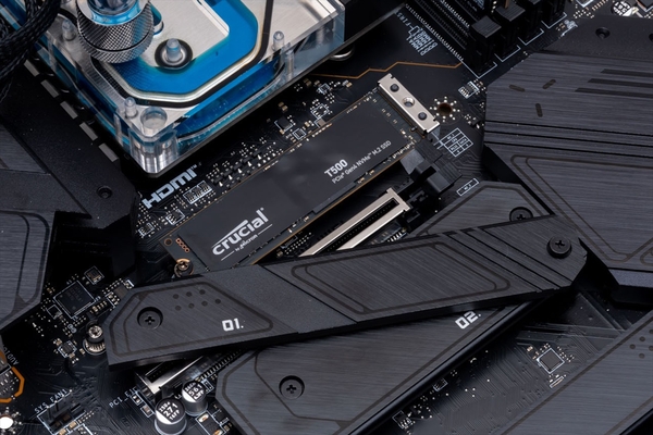ASCII.jp：PCIe 4.0対応SSDでは理論上最速クラス！Crucial T500をPC