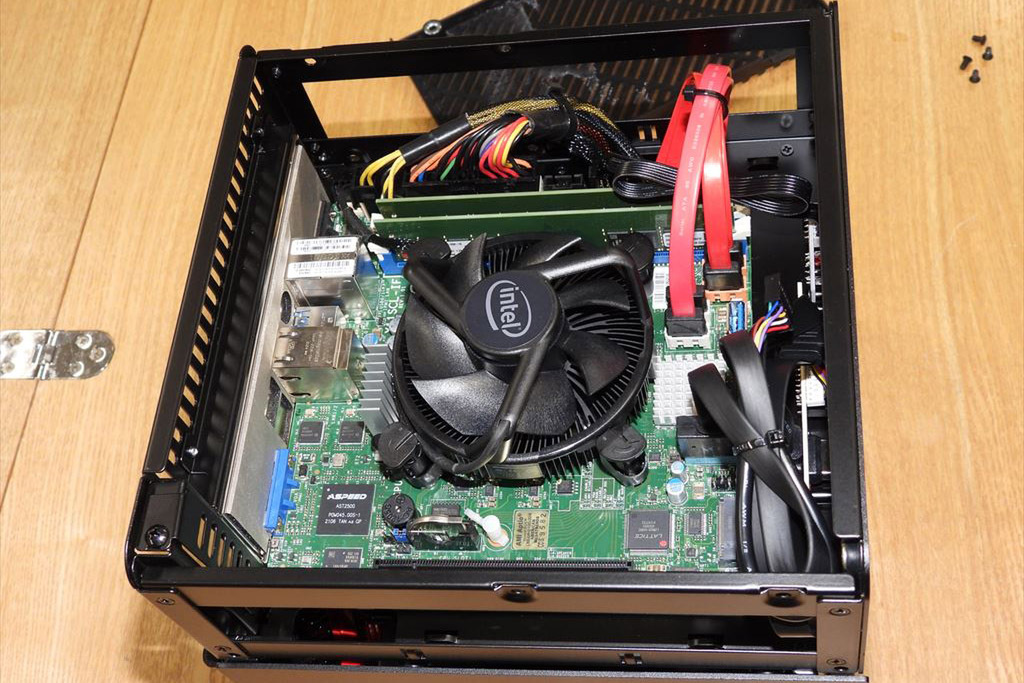 ASCII.jp：オリオスペックオリジナル！ Xeon搭載の小型ベアボーン