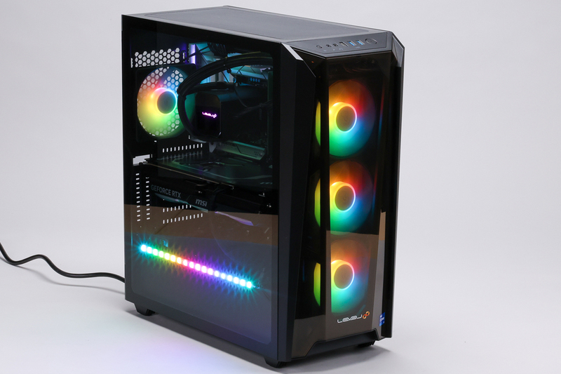 ハイエンドパーツに光が彩る、前と上の3連ファンがカッコイイ