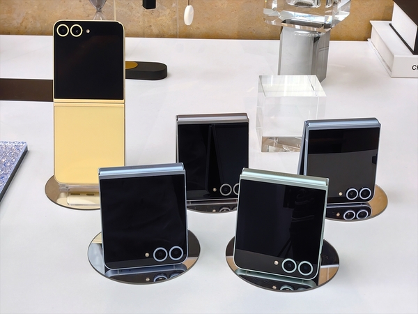 ASCII.jp：新「Galaxy Z Flip」は折り目がさらに目立たぬように